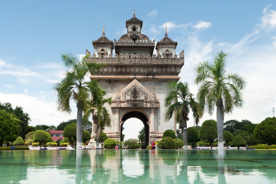 PLACE-PAGE-LAOS - -Vientiane - -Patuxai - -shutterstock_84538942_resize
